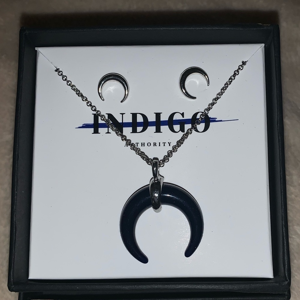 Indigo Authority Necklace Set